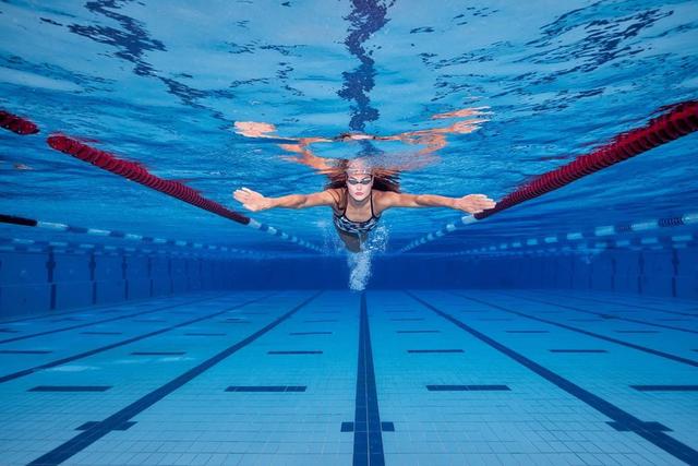 怎么快速学游泳步骤，怎样快速学会游泳